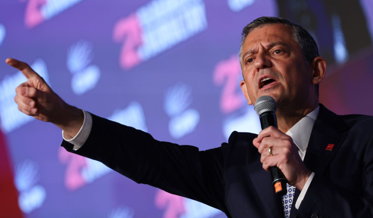 Özgür Özel: Partimiz barışın yanındadır, sembolik silah bırakma adımını memnuniyetle karşılıyoruz