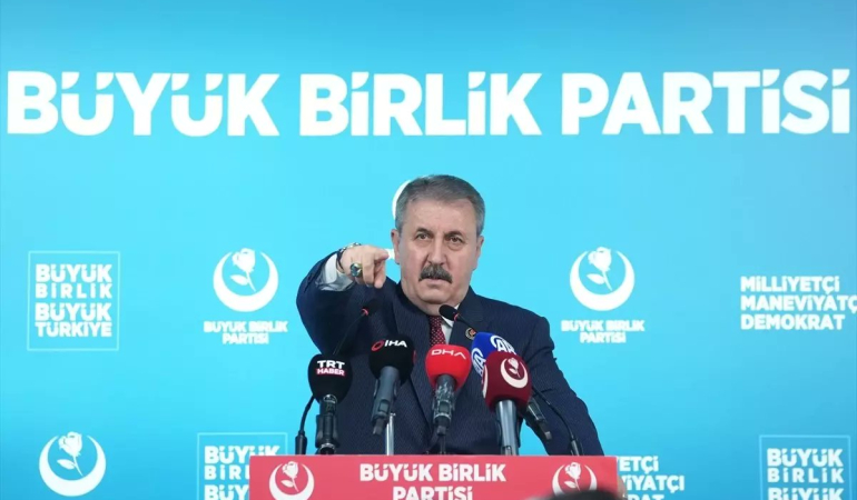 Mustafa Destici’den PKK’nın Fesih Kararına Sert Tepki:Terör örgütü topyekun silah bırakmıyor, kendini topyekun feshetmiyor. Bu gerçeği görmemezlikten gelemeyiz.