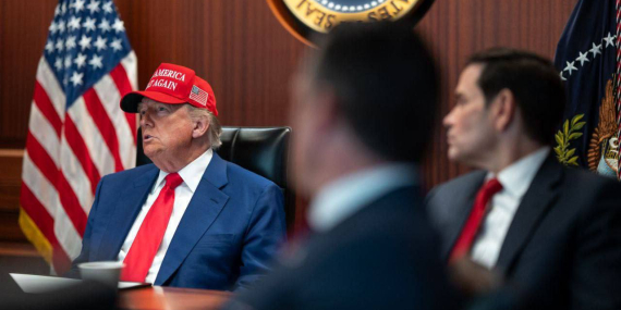 Beyaz Saray’da İran’a yönelik saldırıları yönettiği anlara ait fotoğraflar yayınlandı.