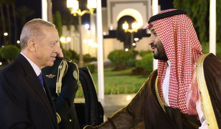 Cumhurbaşkanı Erdoğan, Arap Ligi Zirvesinde Suudi Veliaht Prens Selman ve Mısır Cumhurbaşkanı Sisi ile görüştü.