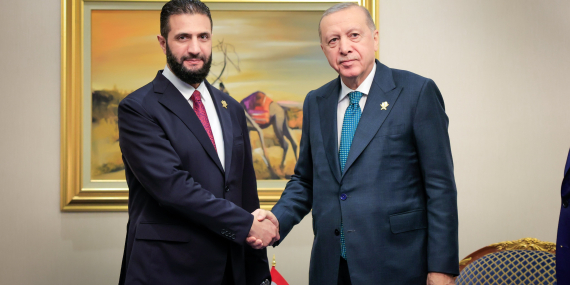 Cumhurbaşkanı Erdoğan, Katar’da Suriye Cumhurbaşkanı Şara ile bir araya geldi.