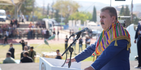 Mustafa Destici’den, HÜDA-PAR’lı Yapıcıoğlu’na “Elmalarla armutları birbirine karıştırmamak gerekir.”