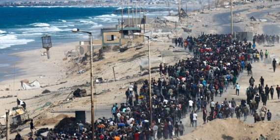 Yerinden edilen Gazzeliler evlerine dönüyor