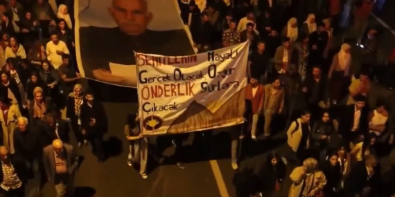 Diyarbakır’da “ Teröristbaşı Öcalan’a Özgürlük” Yürüyüşünde Polis Müdahalesi