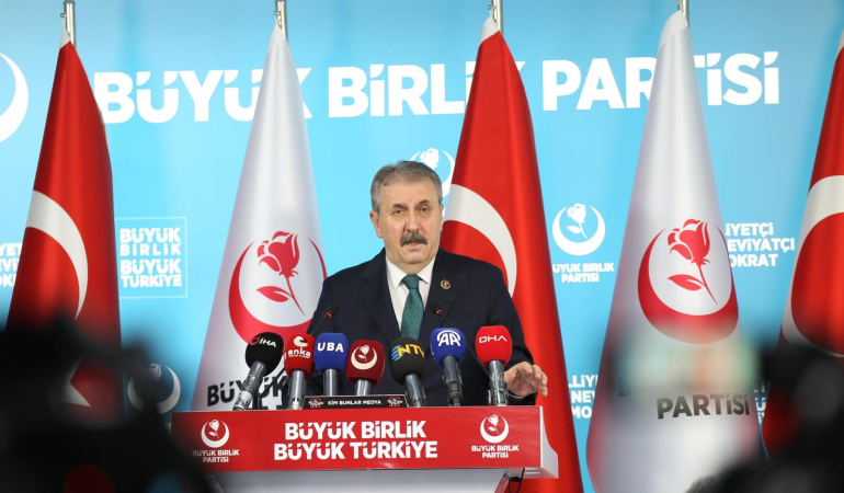 Destici’den PKK’nın sözde çekilme açıklamasına sert tepki“Bugünkü şovlar Türk Milleti nezdinde itibar edilecek bir gelişme değil”