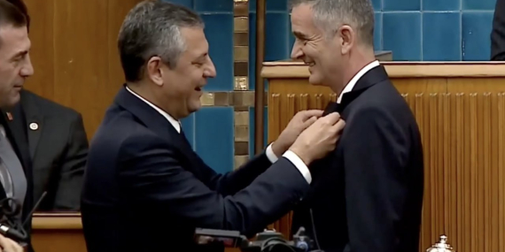 İYİ Parti’den ihraç edilen Bağımsız Sakarya Milletvekili Ümit Dikbayır, CHP’ye katıldı.