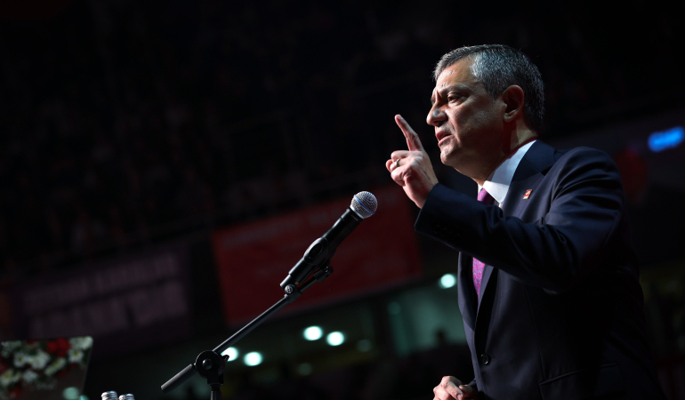 Özgür Özel’den Kılıçdaroğlu’na “arınma” mesajı:CHP arınacaksa bizi eskiye döndürmek isteyenlerden arınacak.